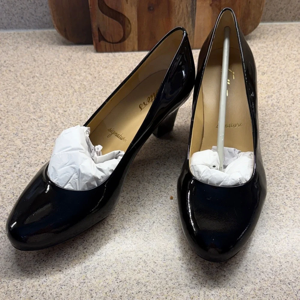 Elegant Black Women's Pumps by Trotters Leather 8 wide new